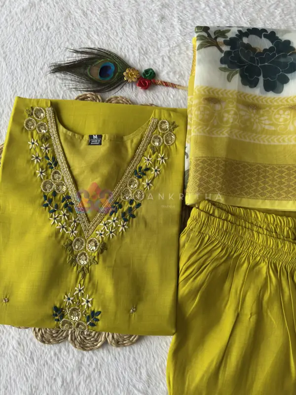  Parrot Green Roman Silk Set