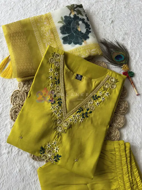  Parrot Green Roman Silk Set